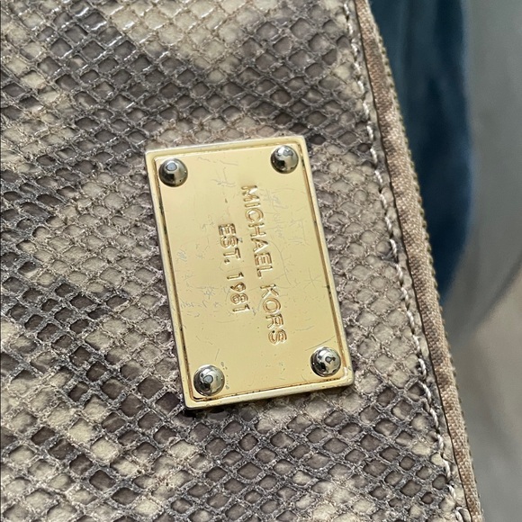 Michael Kors Snake Print Wristlet *AS IS see pics lil marks at zipper edge - Picture 3 of 8
